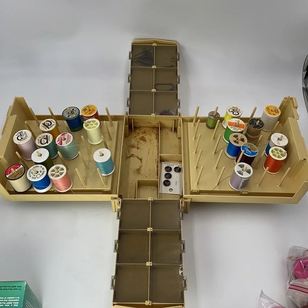 1983 Vintage World Wide Media Folding Sewing Storage